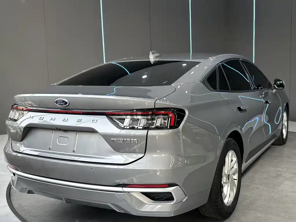 Ford Mondeo — фото 6