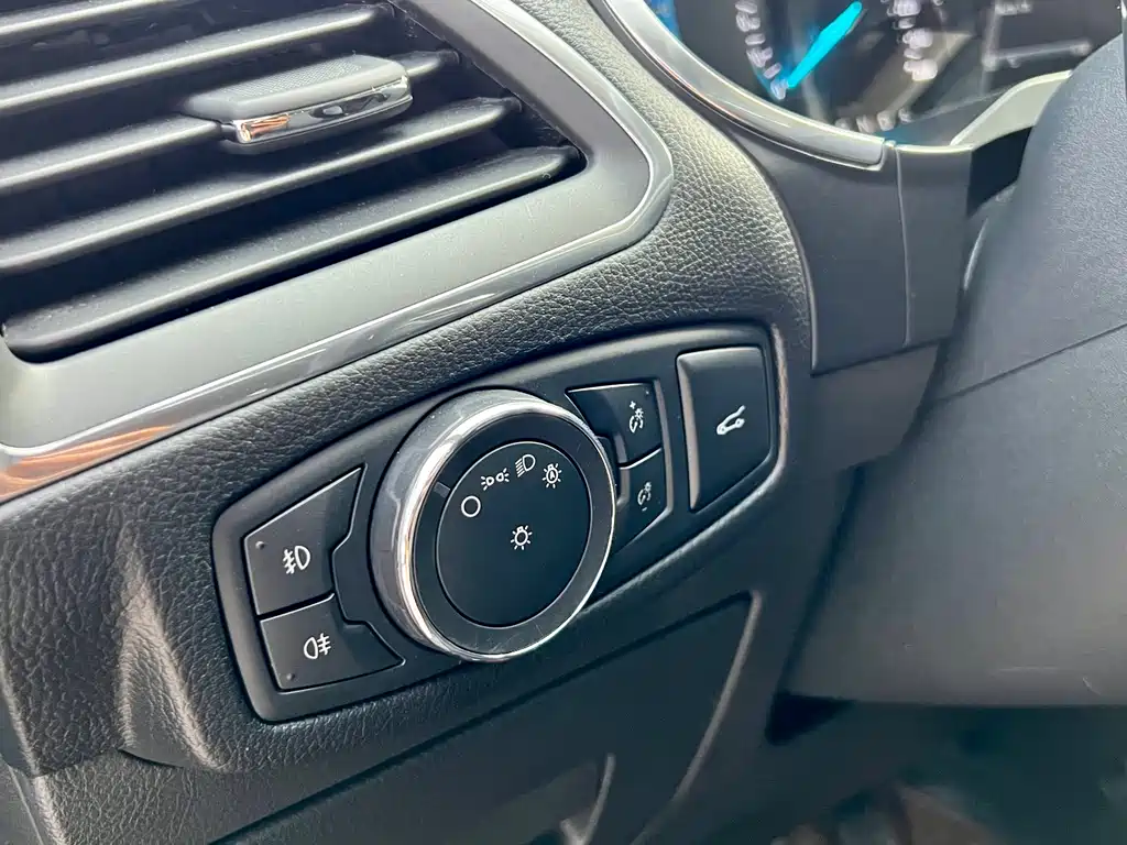 Ford Edge — фото 13