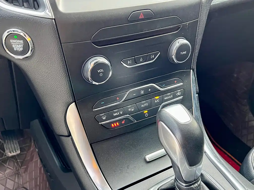 Ford Edge — фото 15