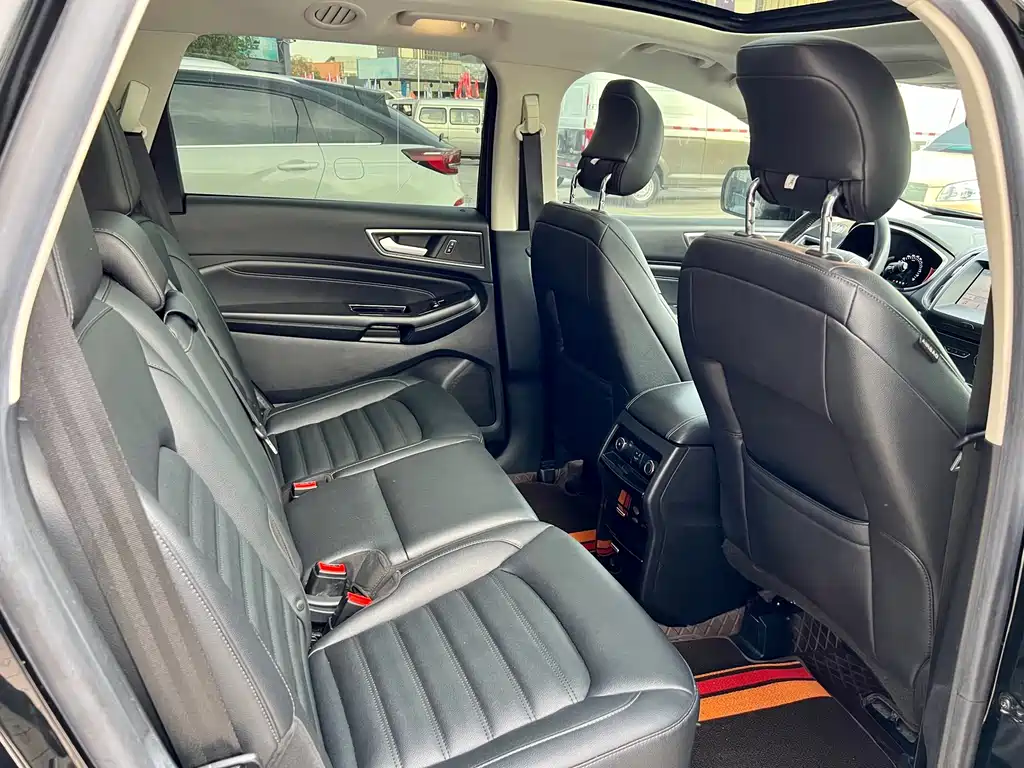 Ford Edge — фото 17