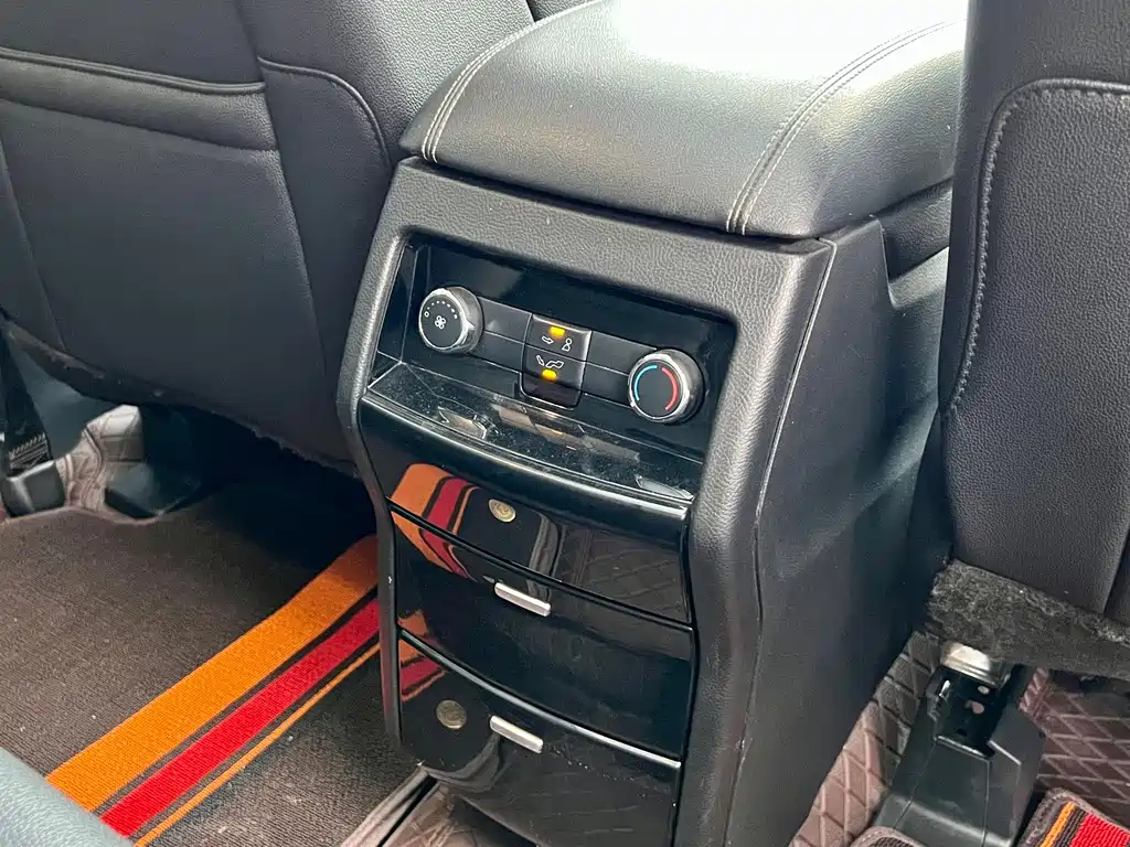 Ford Edge — фото 18