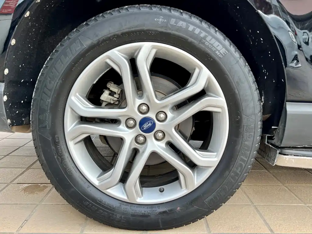 Ford Edge — фото 21