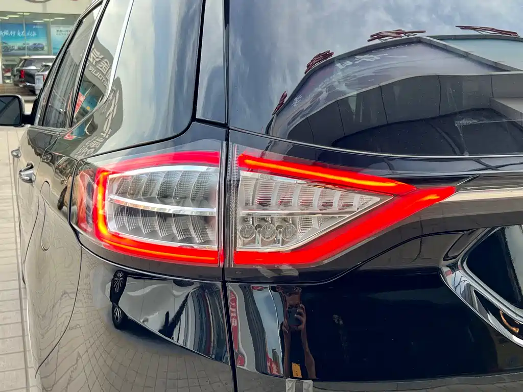 Ford Edge — фото 22