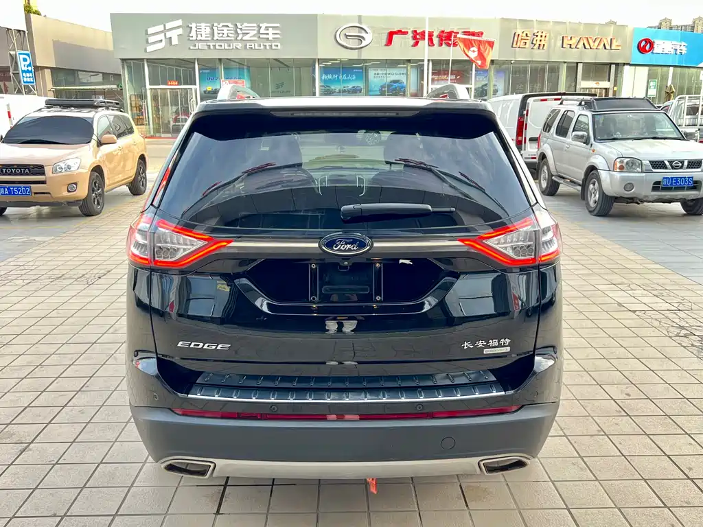 Ford Edge — фото 24