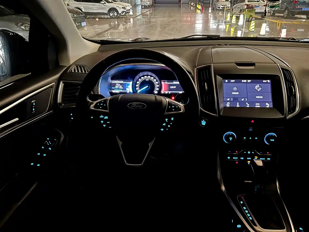 Ford Edge — фото 10