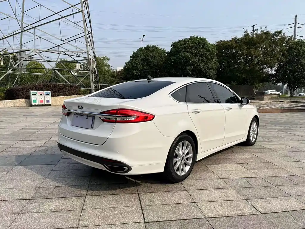 Ford Mondeo — фото 4
