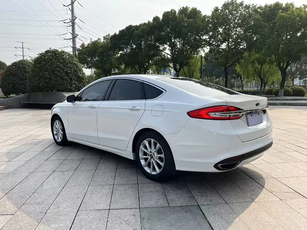 Ford Mondeo — фото 6