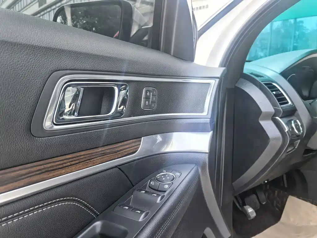 Ford Explorer (Import) — фото 13