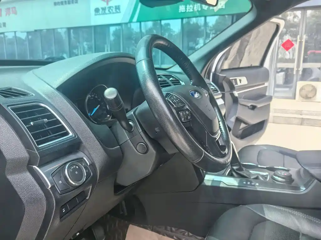 Ford Explorer (Import) — фото 14