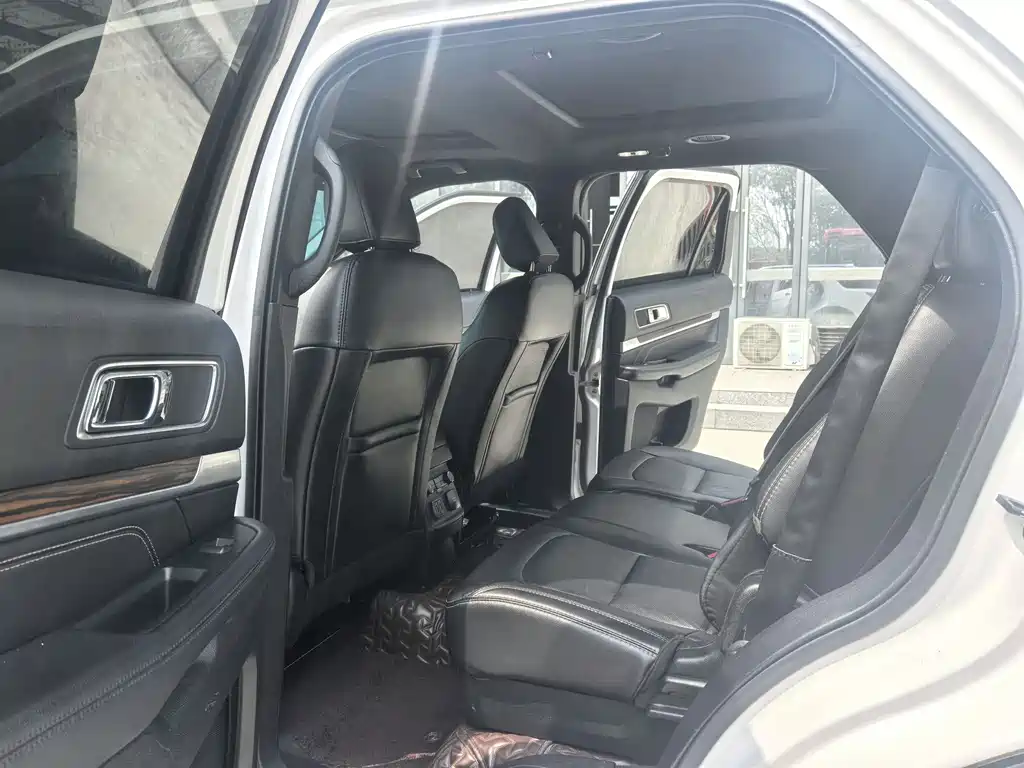 Ford Explorer (Import) — фото 15
