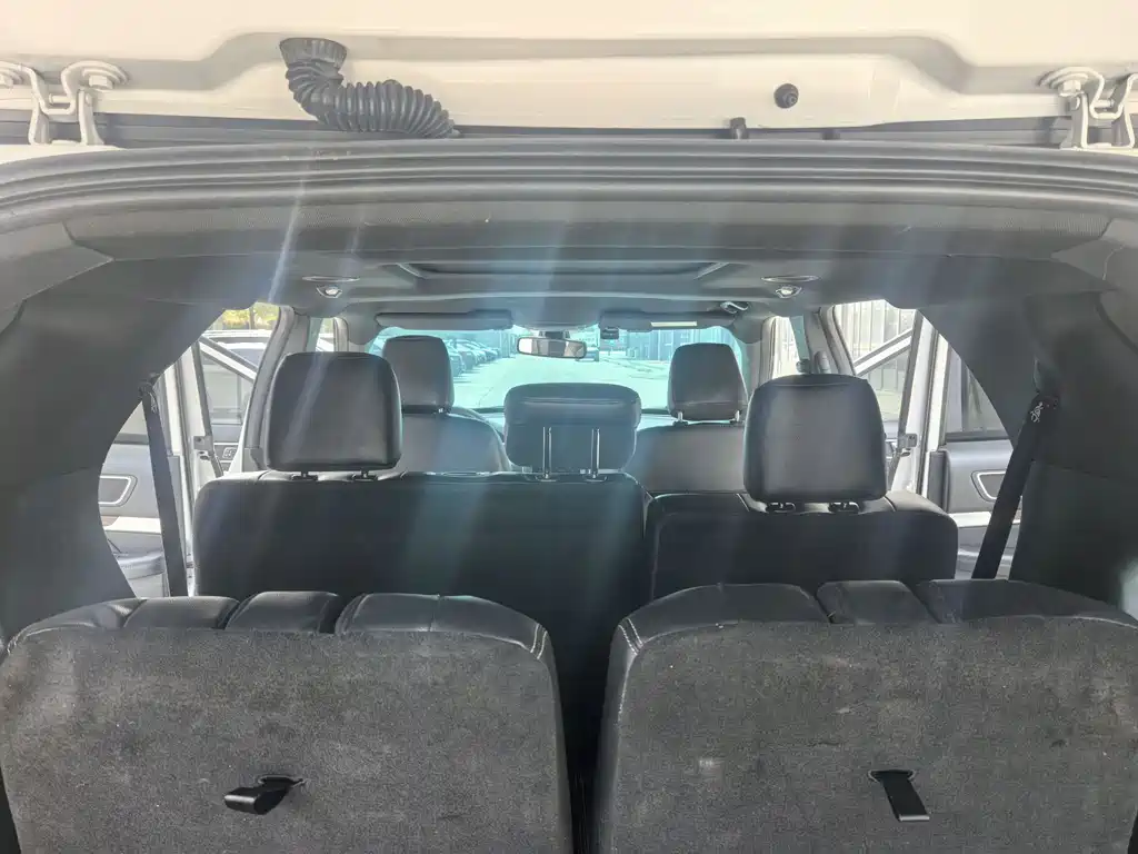Ford Explorer (Import) — фото 17