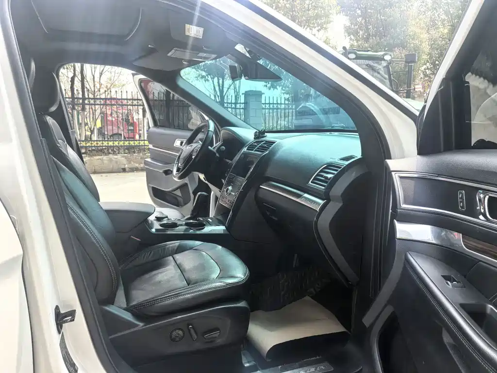 Ford Explorer (Import) — фото 18
