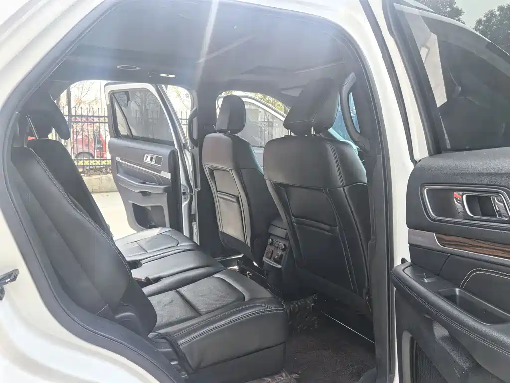 Ford Explorer (Import) — фото 19