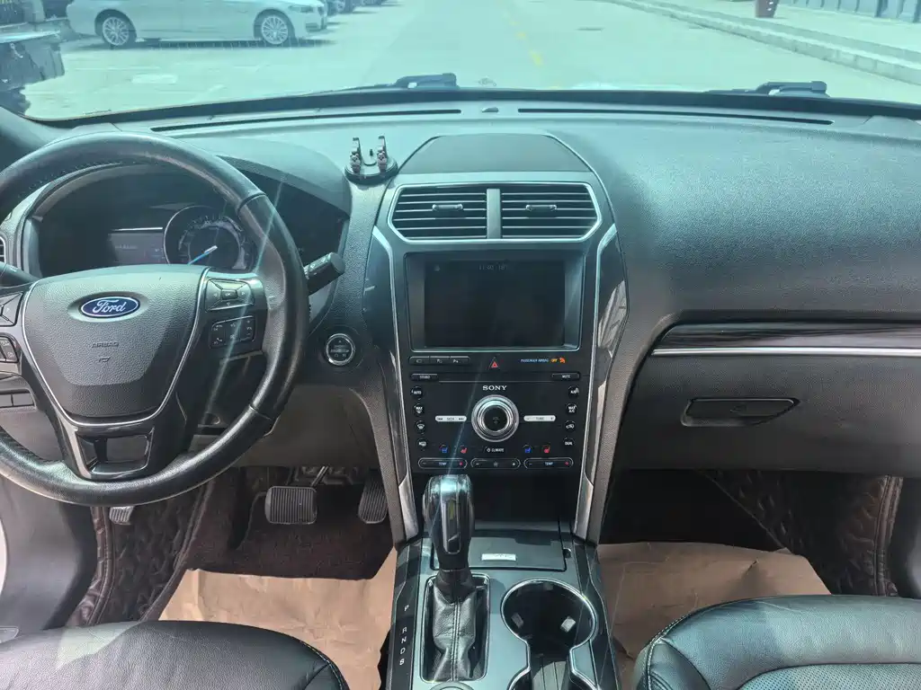 Ford Explorer (Import) — фото 23