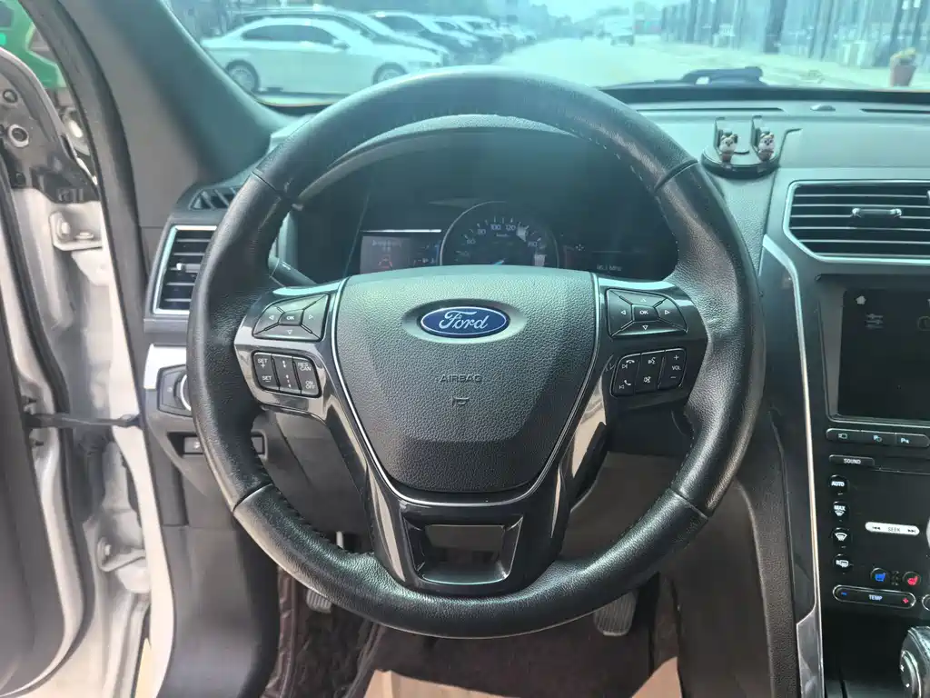 Ford Explorer (Import) — фото 26