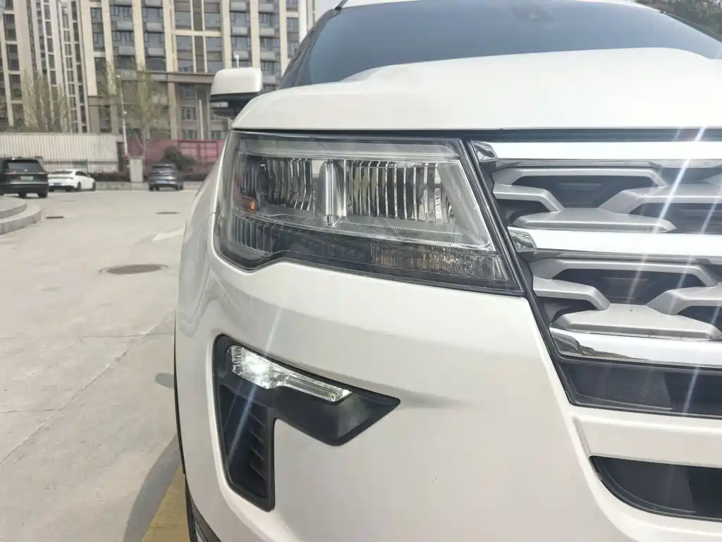 Ford Explorer (Import) — фото 5