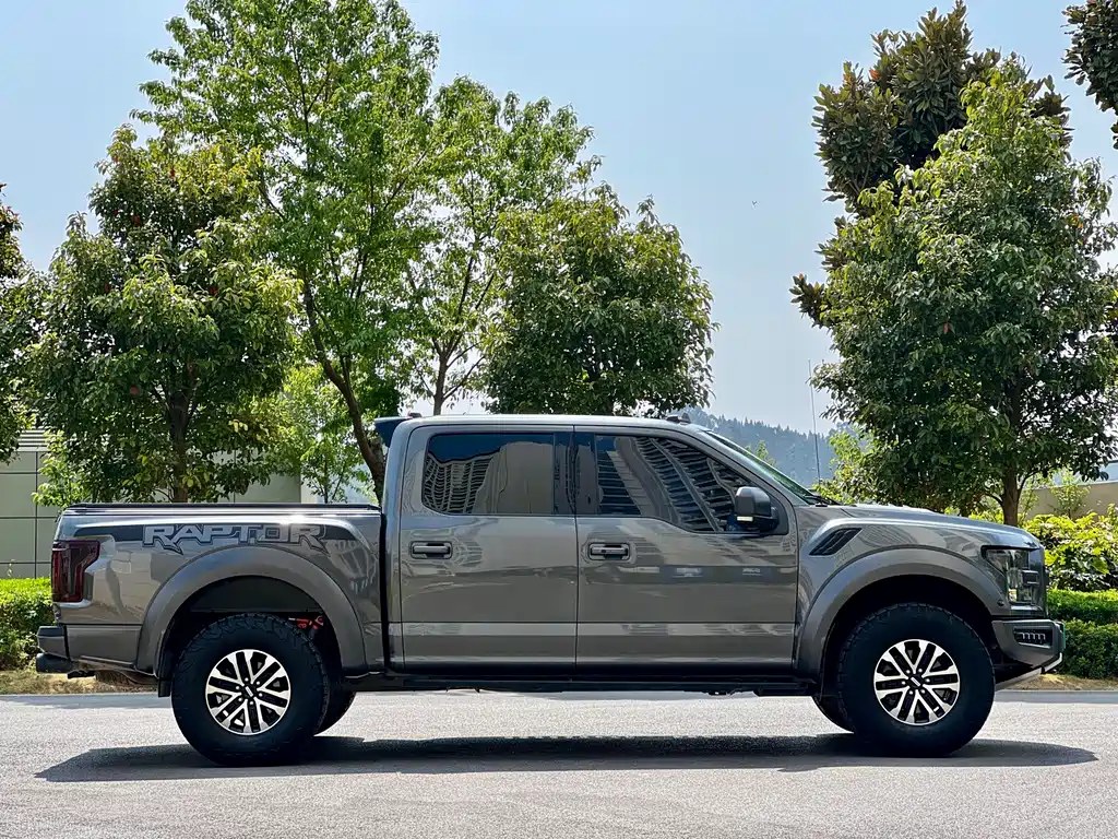 Ford F-150 Raptor — фото 11