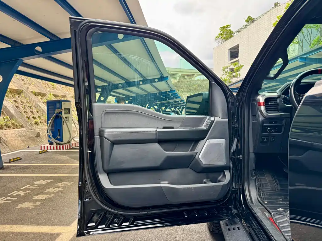 Ford F-150 Raptor — фото 11