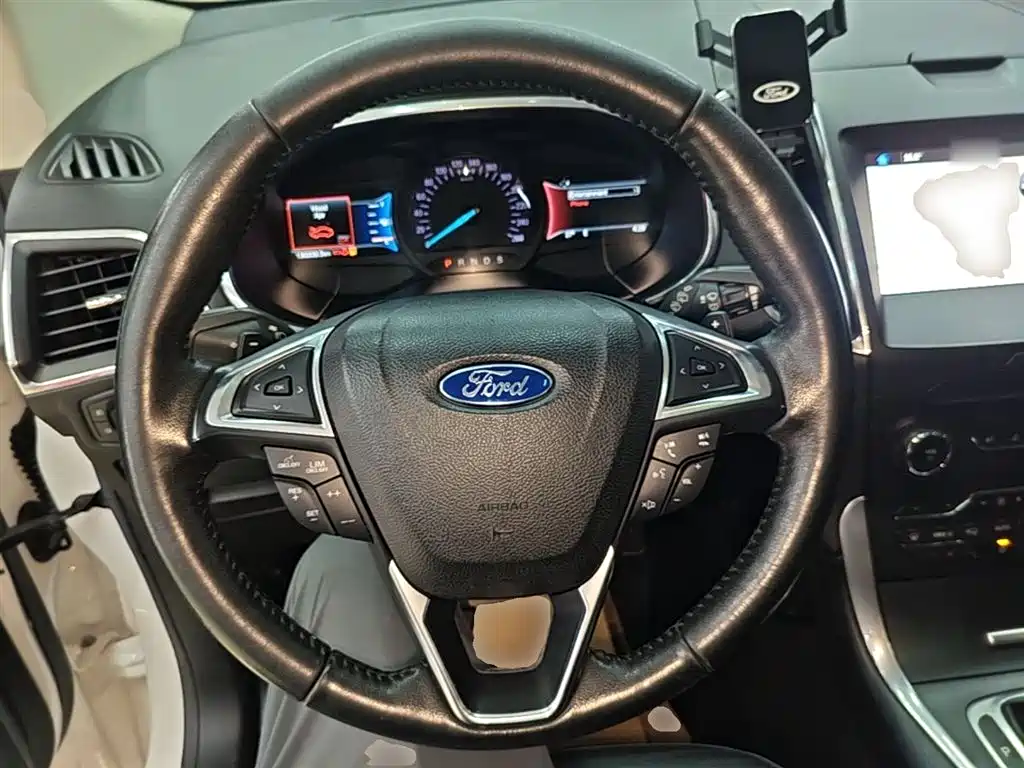 Ford Edge — фото 11