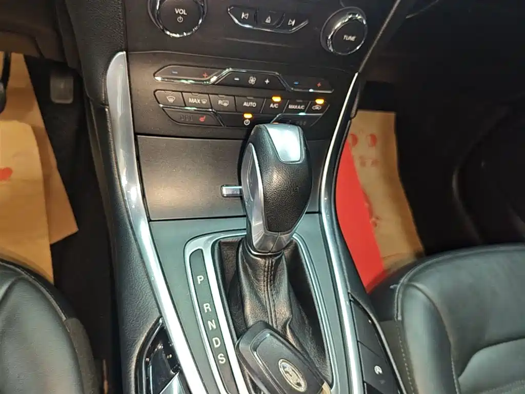 Ford Edge — фото 14