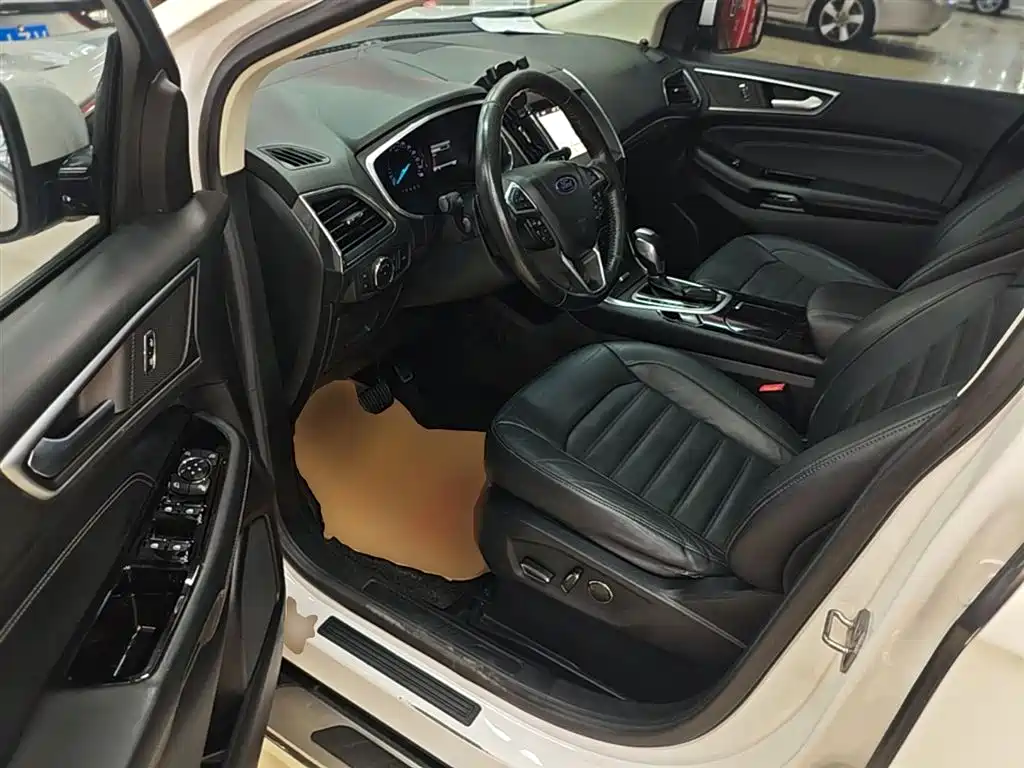 Ford Edge — фото 16