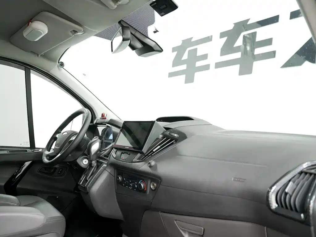 Ford Tourneo — фото 11