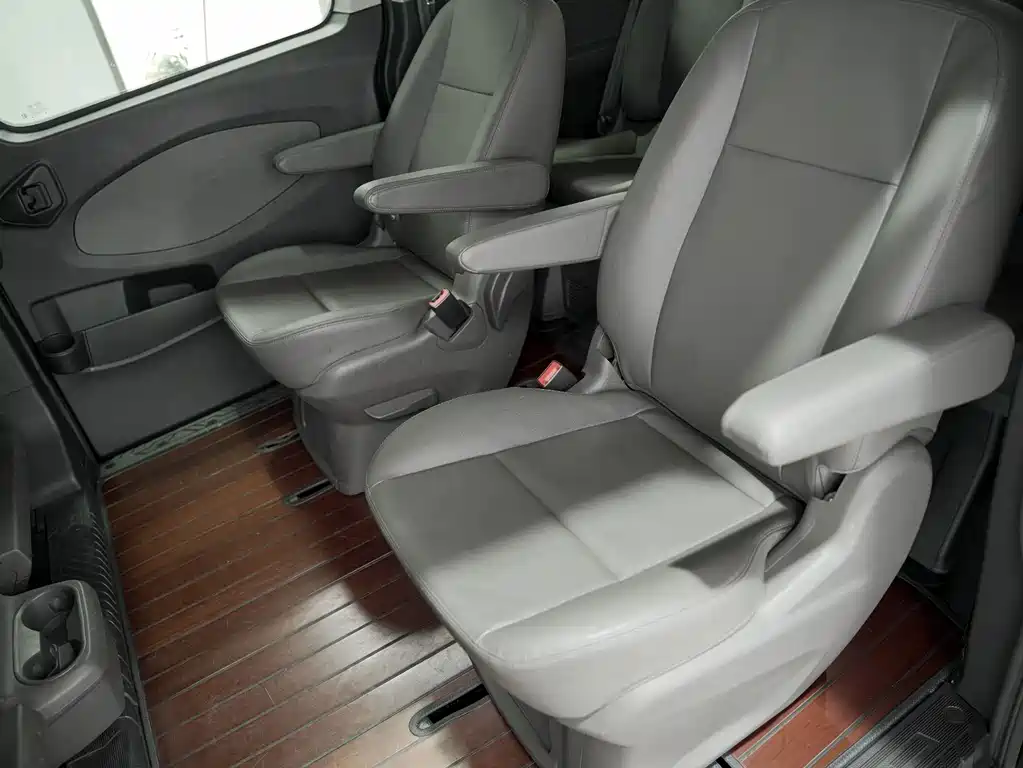 Ford Tourneo — фото 13