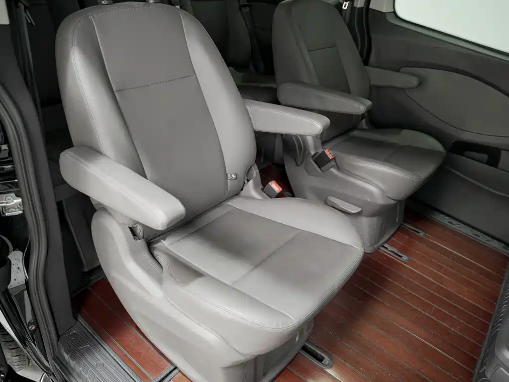 Ford Tourneo — фото 14