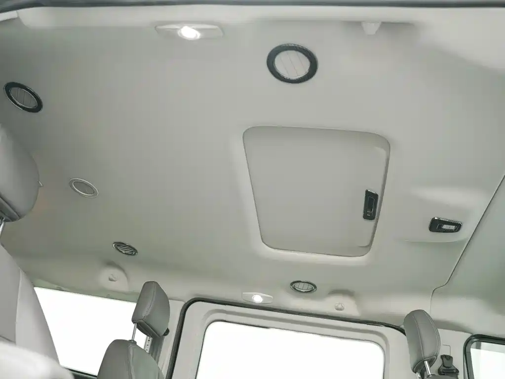 Ford Tourneo — фото 15