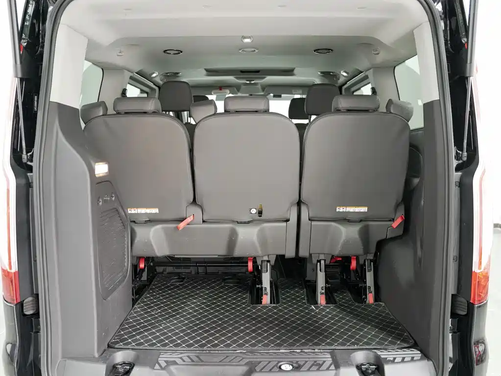Ford Tourneo — фото 17