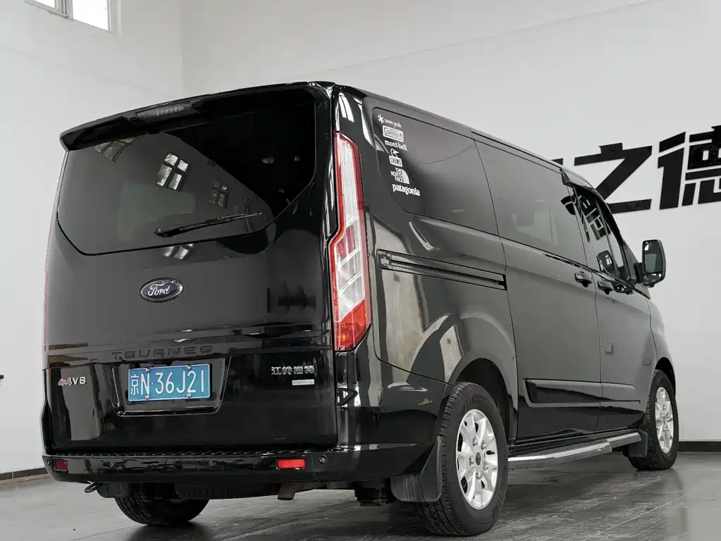 Ford Tourneo — фото 19