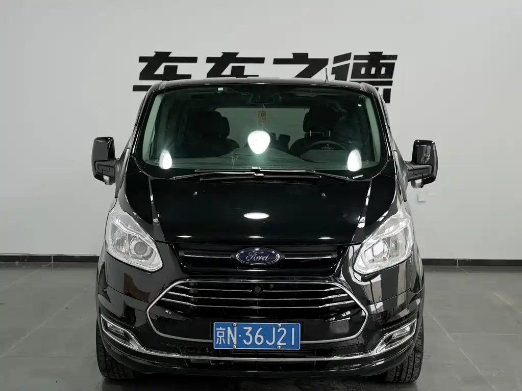Ford Tourneo — фото 3