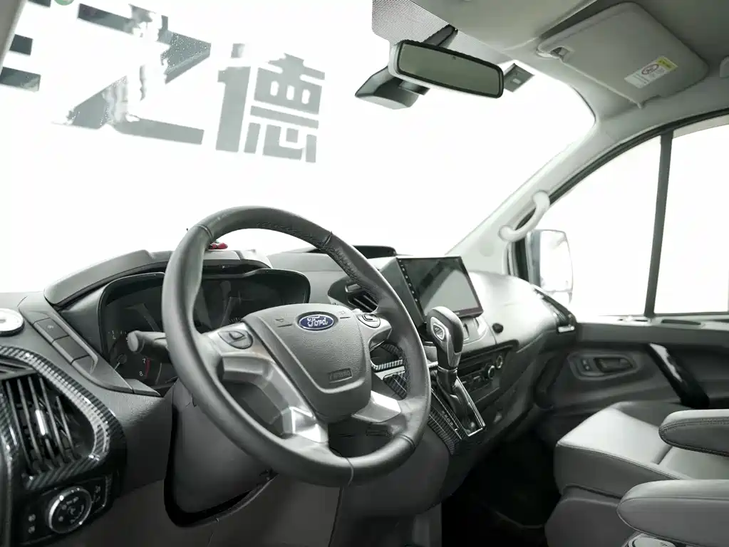 Ford Tourneo — фото 9