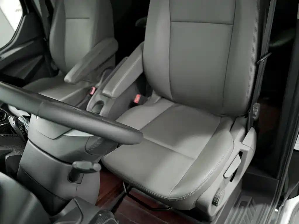 Ford Tourneo — фото 10