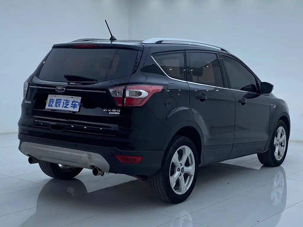Ford Kuga — фото 11