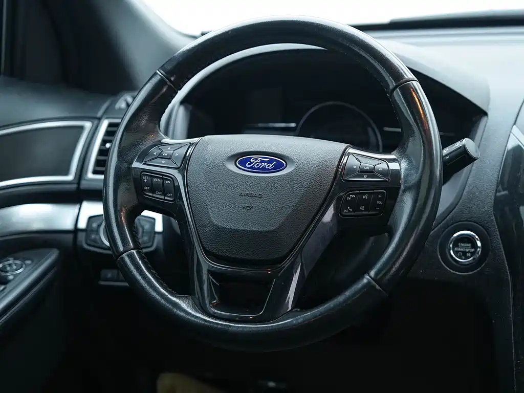 Ford Explorer (Import) — фото 13