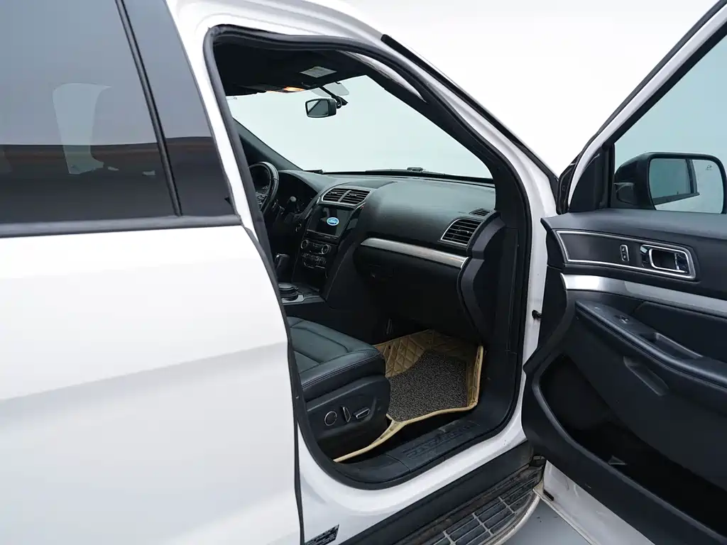 Ford Explorer (Import) — фото 16