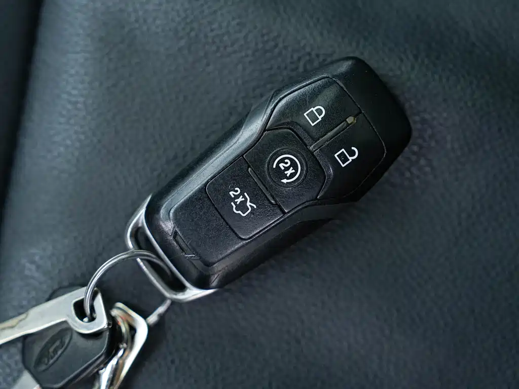 Ford Explorer (Import) — фото 19