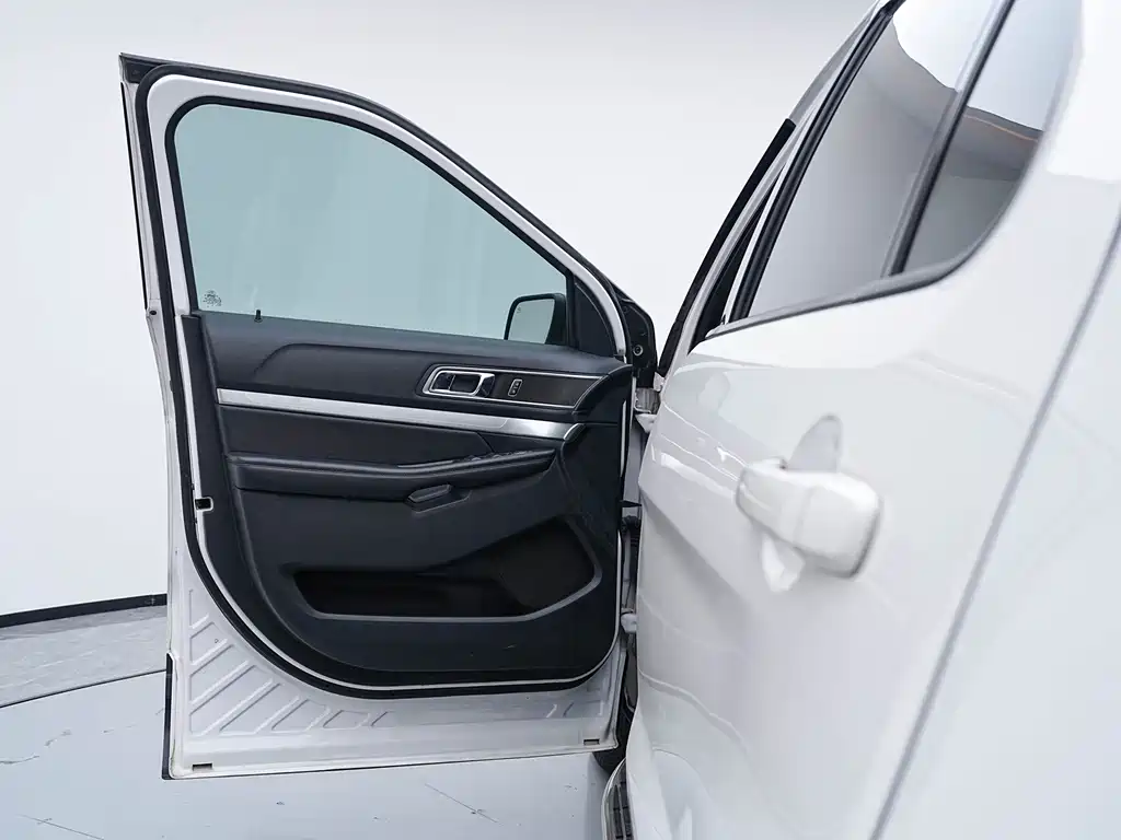 Ford Explorer (Import) — фото 23