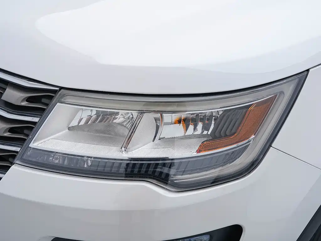 Ford Explorer (Import) — фото 25