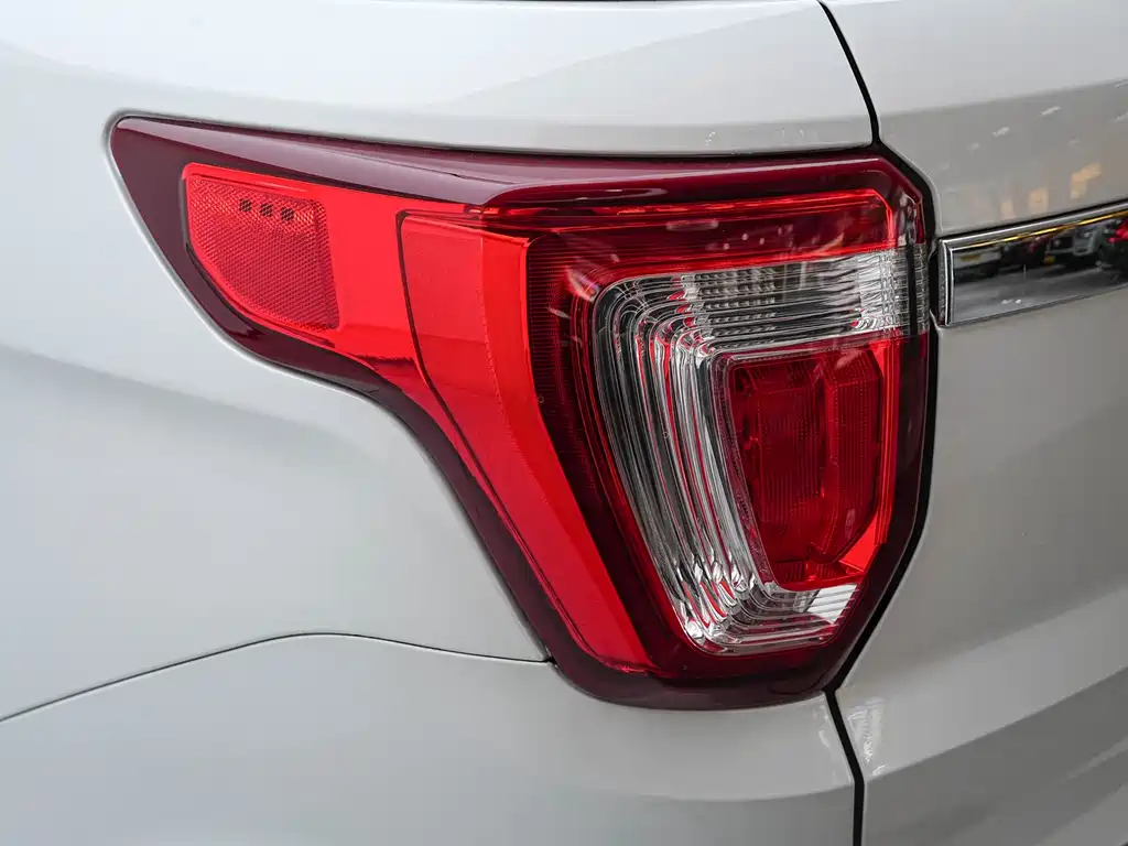 Ford Explorer (Import) — фото 27