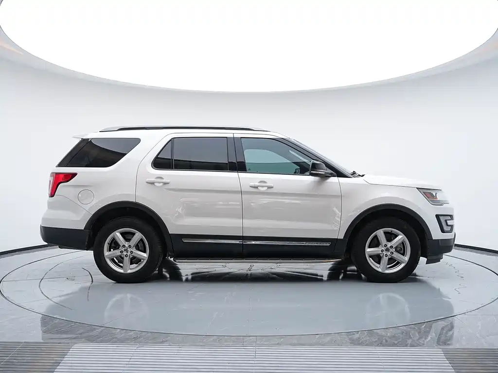 Ford Explorer (Import) — фото 4