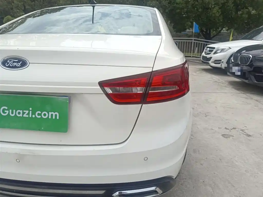 Ford Escort — фото 8