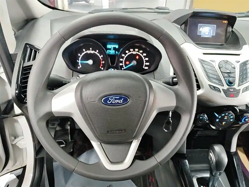 Ford Ecosport — фото 11