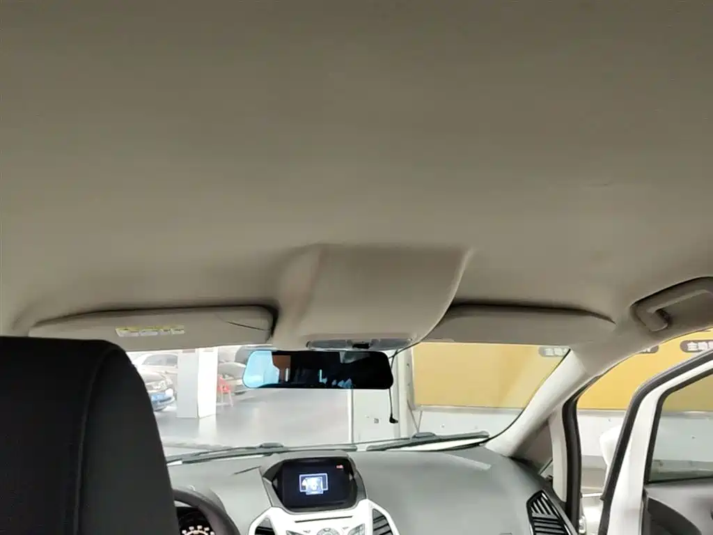 Ford Ecosport — фото 18