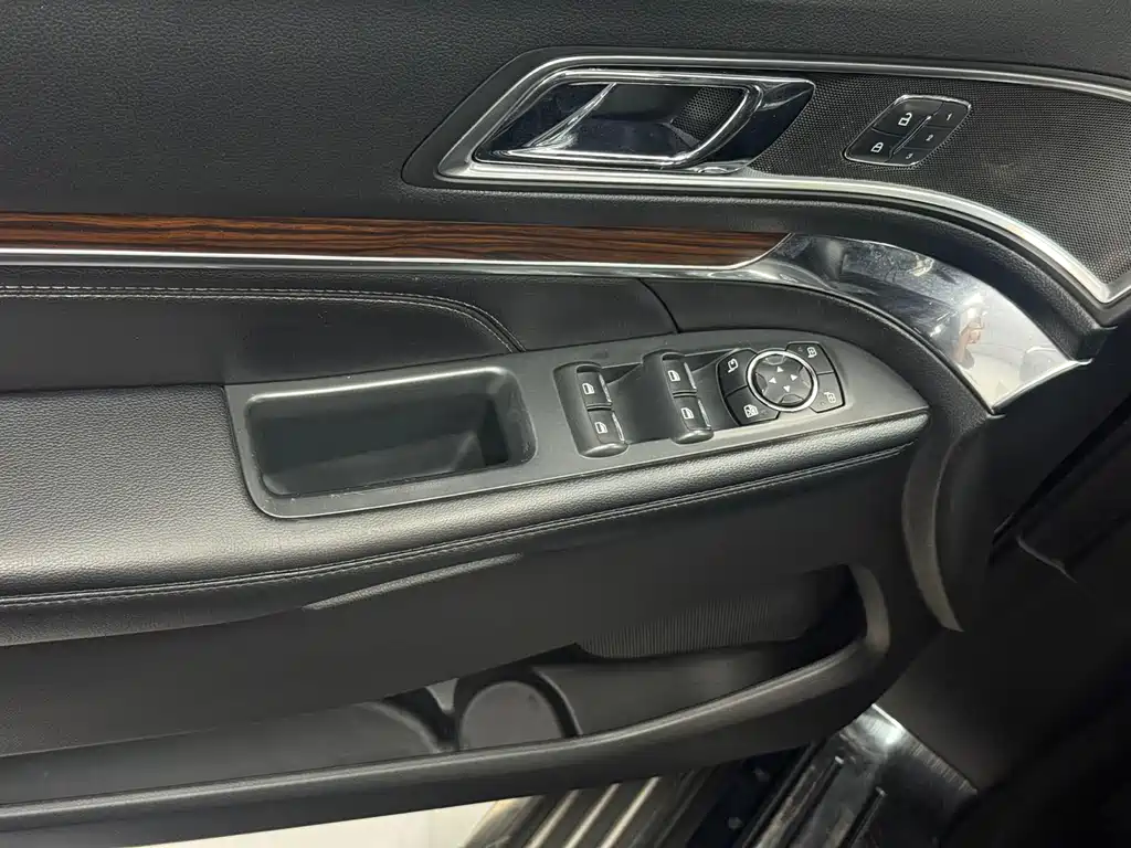 Ford Explorer (Import) — фото 15