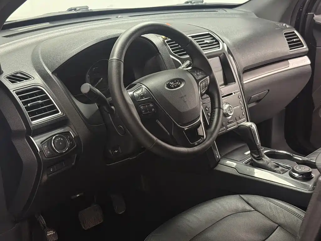 Ford Explorer (Import) — фото 9