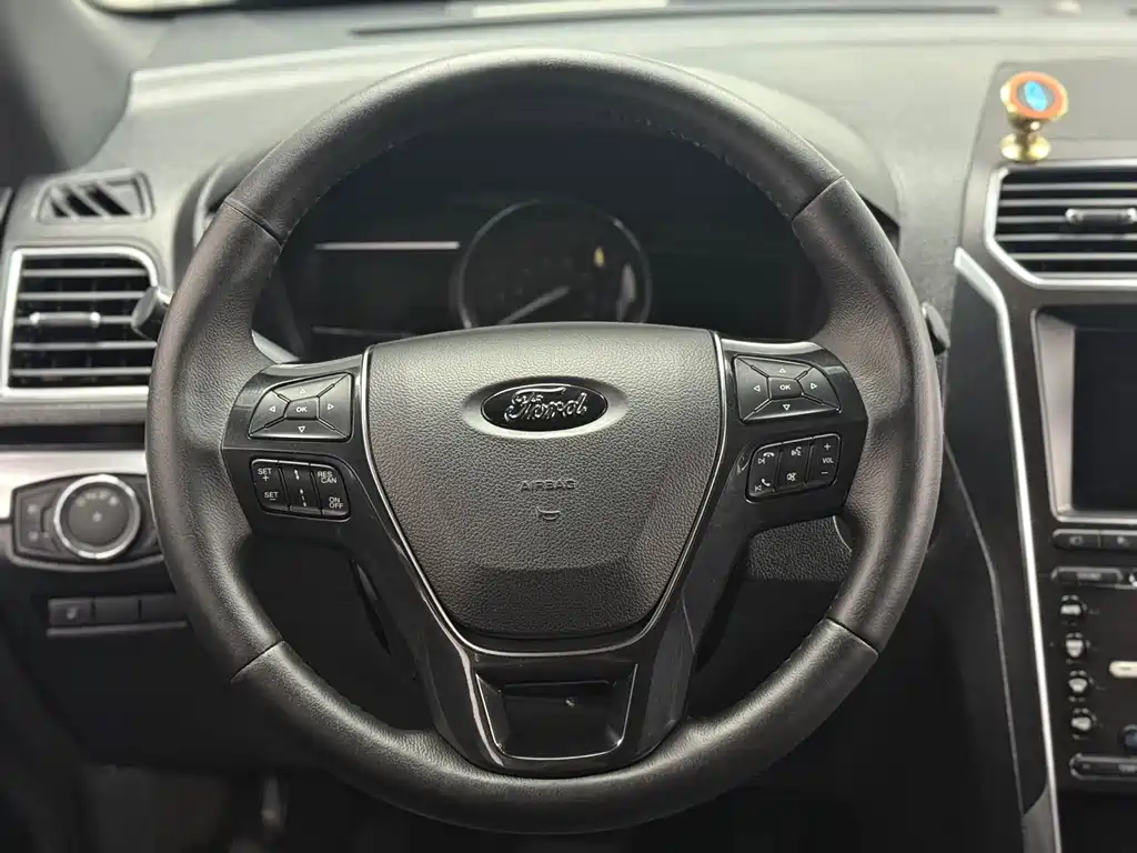 Ford Explorer (Import) — фото 10