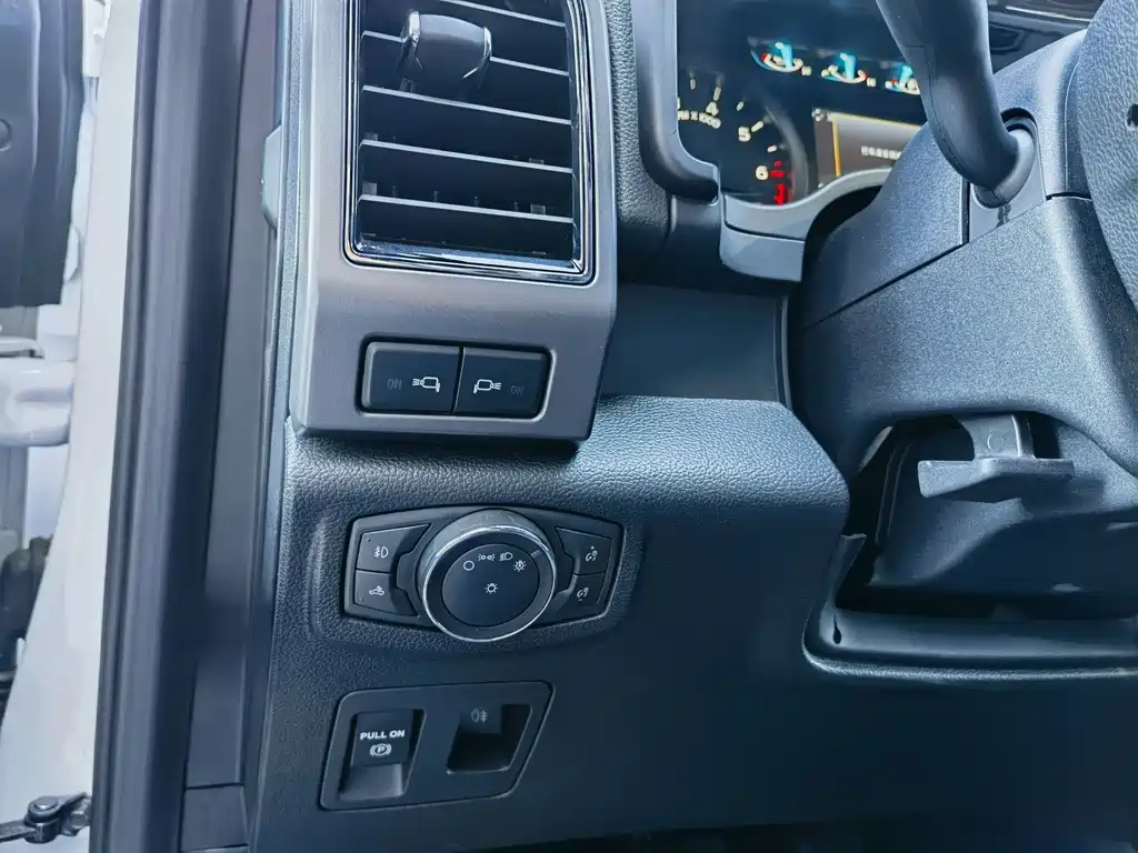 Ford F-150 Raptor — фото 13