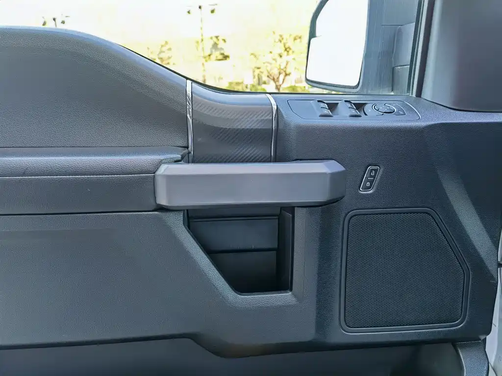 Ford F-150 Raptor — фото 9